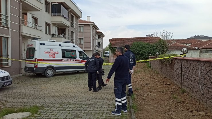 Cam silerken 2'nci kattan düşen kadın öldü