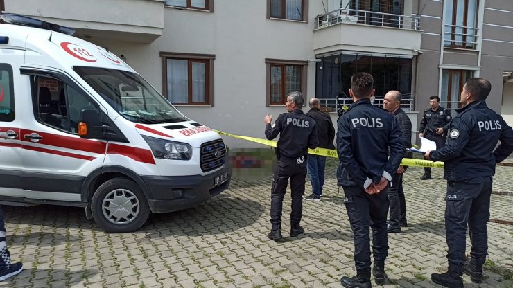 Cam silerken 2'nci kattan düşen kadın öldü