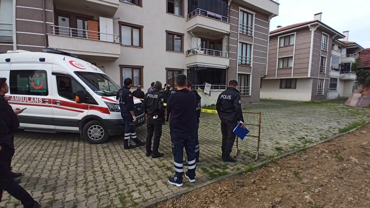 Cam silerken 2'nci kattan düşen kadın öldü