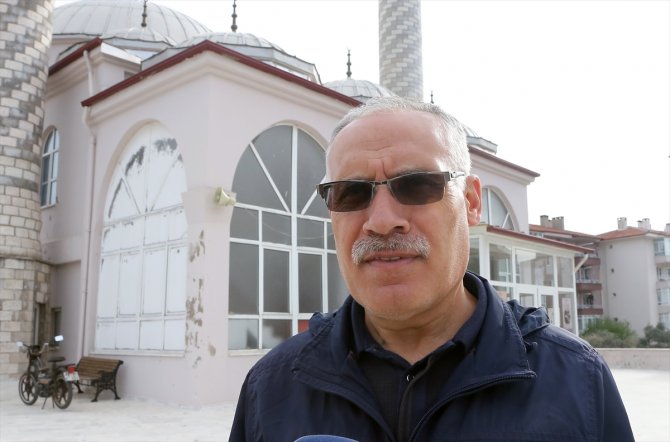 Leylekler 20 yıldır aynı kubbeye yuva kuruyor