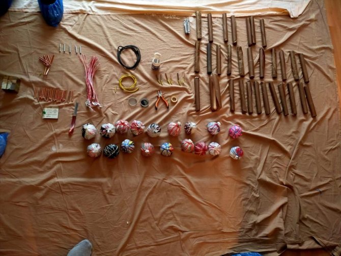 Evin kömürlüğünde çok sayıda patlayıcı madde ele geçirildi