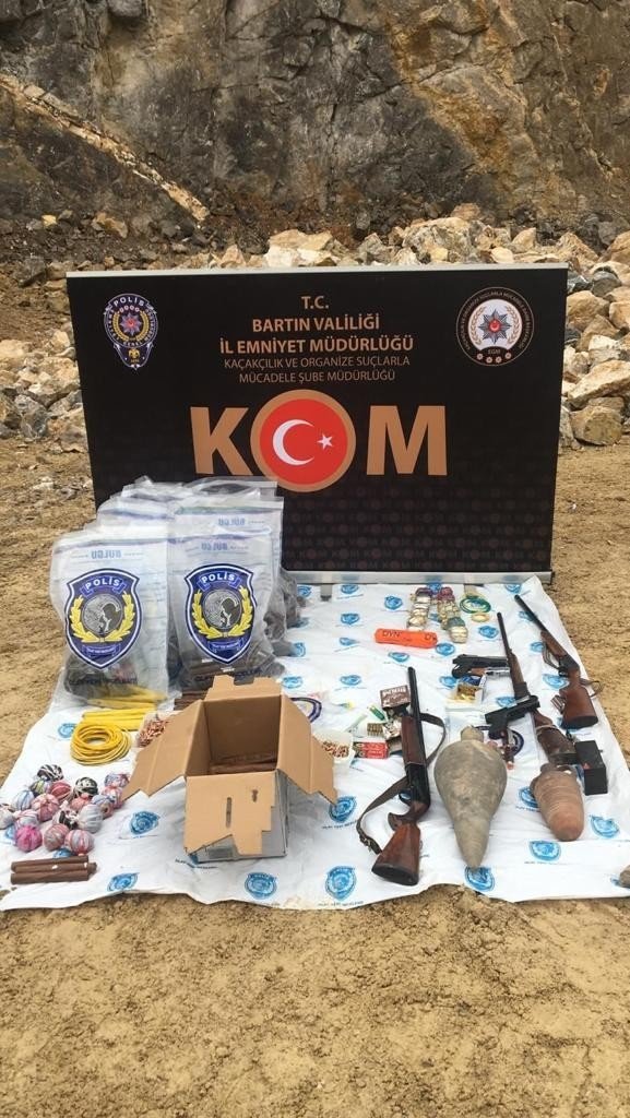 Dinamit ve el yapımı patlayıcılarla yakalanan 4 kişi tutuklandı