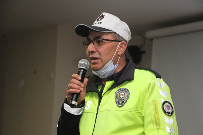 İletişim yoluyla dolandırıcılığa tiyatro ile dikkat çektiler