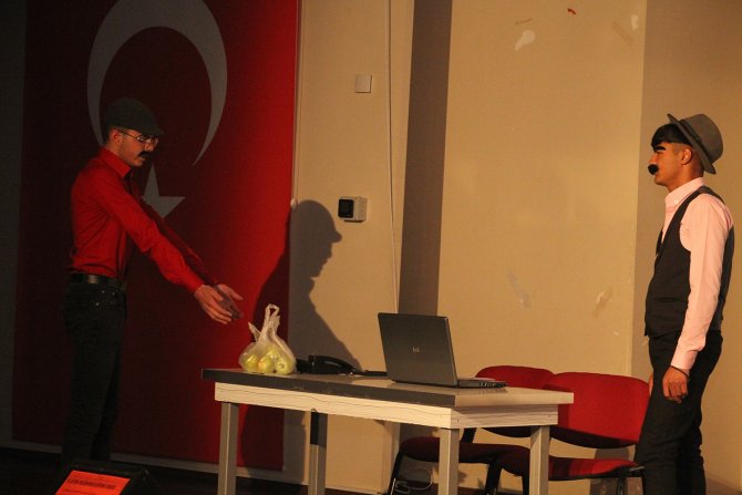 İletişim yoluyla dolandırıcılığa tiyatro ile dikkat çektiler