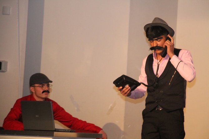 İletişim yoluyla dolandırıcılığa tiyatro ile dikkat çektiler