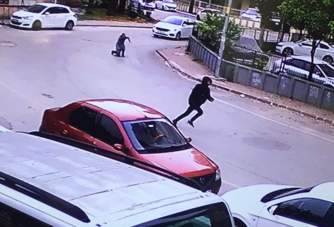 Kapkaççı dehşeti kamerada