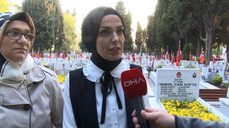 Şehit yakınları Edirnekapı Şehitliği'nde iftar yaptı