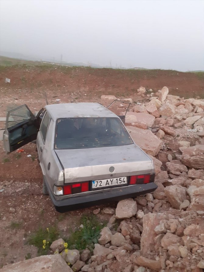 Otomobil devrildi 3 kişi yaralandı