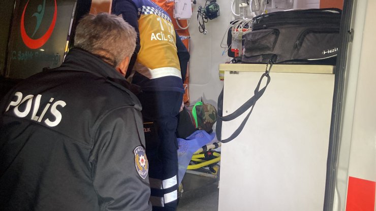 Turisti bıçaklayıp, çantasını gasbederek kaçtı