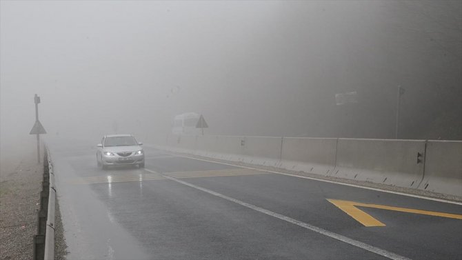 Bolu Dağı'nda sis ve sağanak etkili oluyor