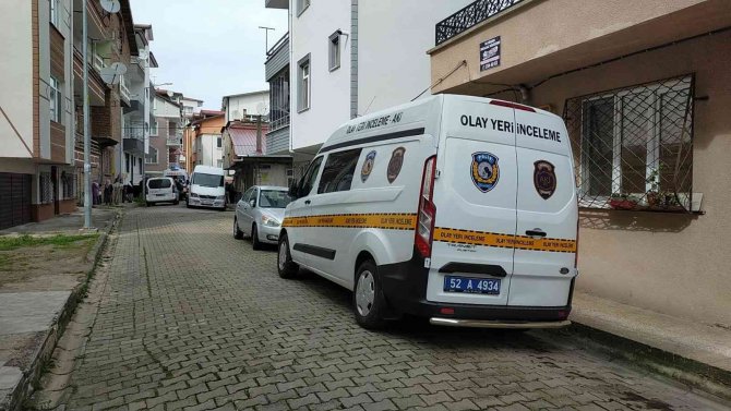 Bir kişi kömürlükte asılı halde bulundu