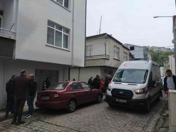 Bir kişi kömürlükte asılı halde bulundu