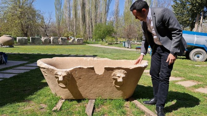 Bir tonluk 1800 yıllık mermer küvet Afrodisias Müzesi’nde sergilenecek