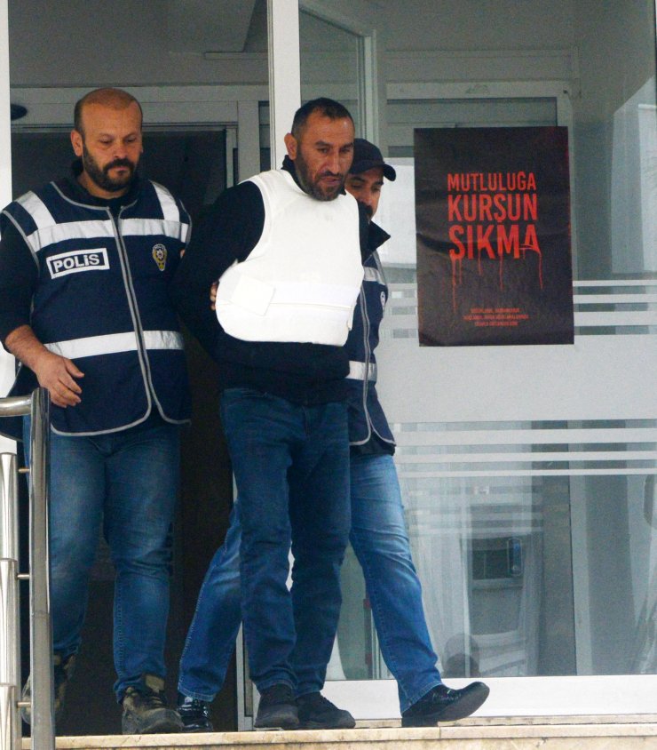 Eşini çay bahçesinde öldüren koca, barışmak istemiş