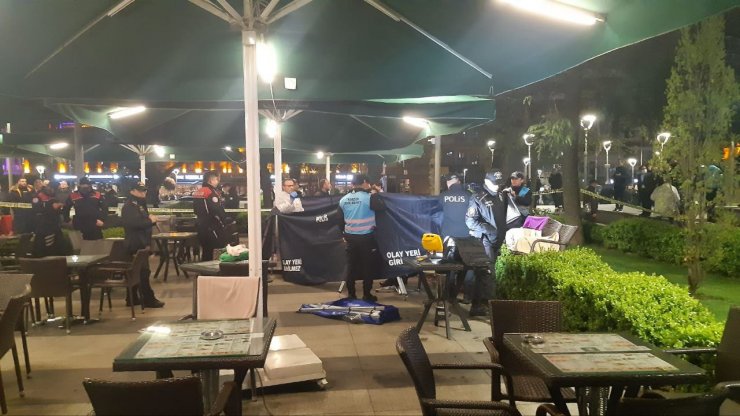 Eşini çay bahçesinde öldüren koca, barışmak istemiş