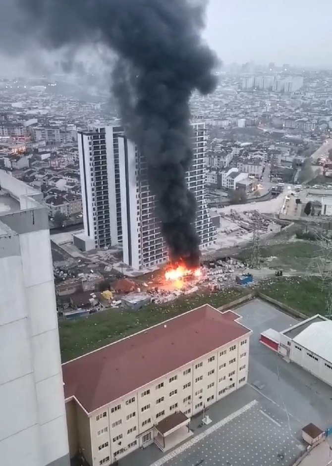 Geri dönüşüm alanında korkutan yangın