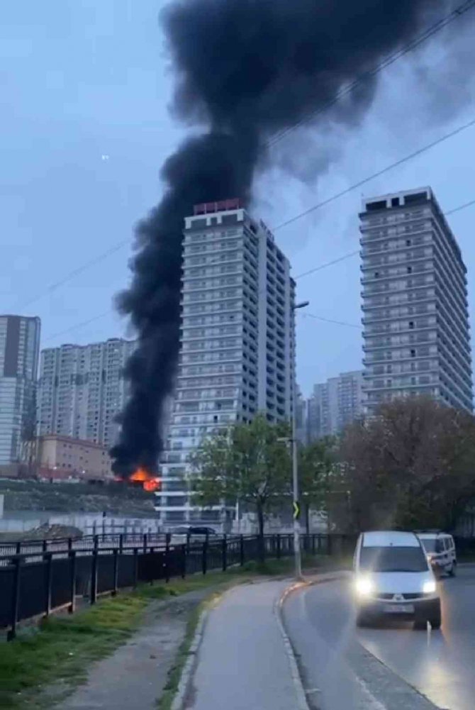 Geri dönüşüm alanında korkutan yangın