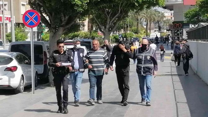 Hastanede güvenlik görevlisini darp eden baba oğul adliyeye sevk edildi