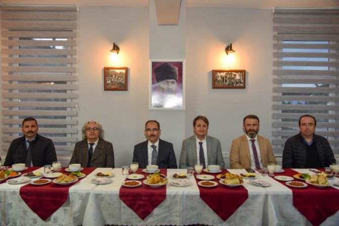 Hazırladıkları iftar sofrasıyla davetlilerden tam not aldılar