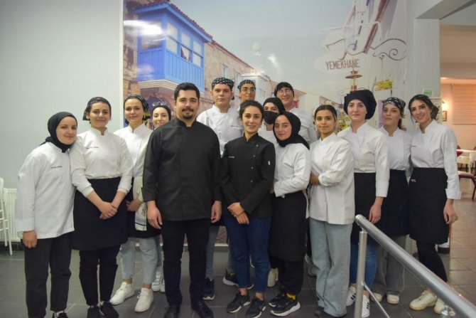 Hazırladıkları iftar sofrasıyla davetlilerden tam not aldılar