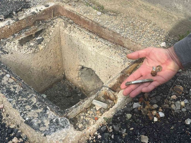 Hırsızlar tehlike saçtı...Bir gecede 12 rögar kapağını çaldılar