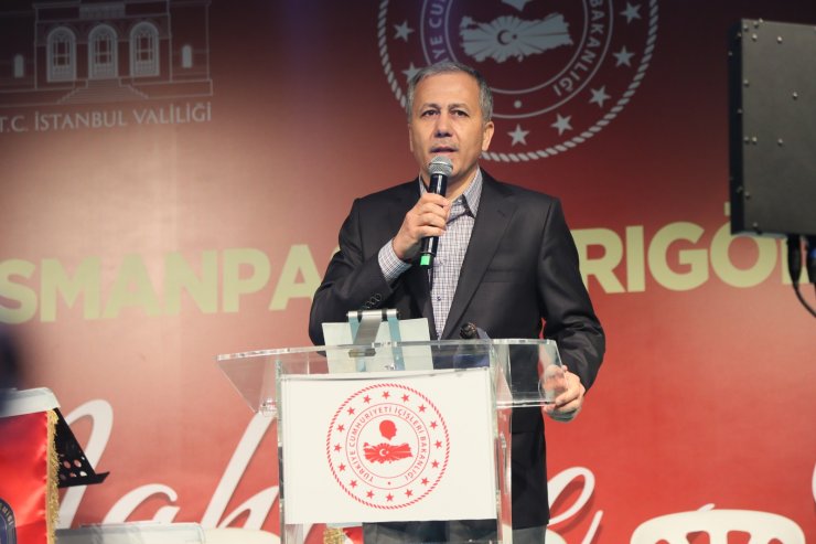 İçişleri Bakanı Soylu Gaziosmanpaşa'da Romanlarla iftar yaptı