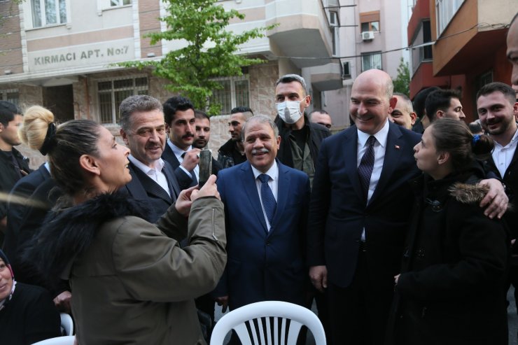 İçişleri Bakanı Soylu Gaziosmanpaşa'da Romanlarla iftar yaptı