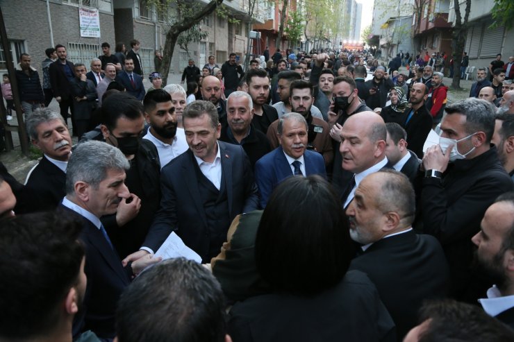 İçişleri Bakanı Soylu Gaziosmanpaşa'da Romanlarla iftar yaptı