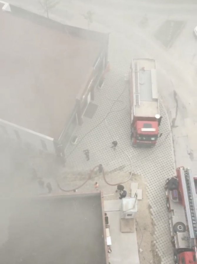 Lüks rezidans inşaatında korkutan yangın