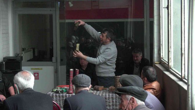 Mezat kültürü tarihi iş merkezinde yaşatılıyor