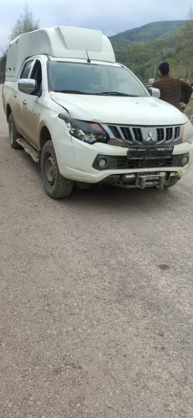 Pikap, yol inşaatında çalışan işçilere çarptı: 1’i ağır 4 yaralı