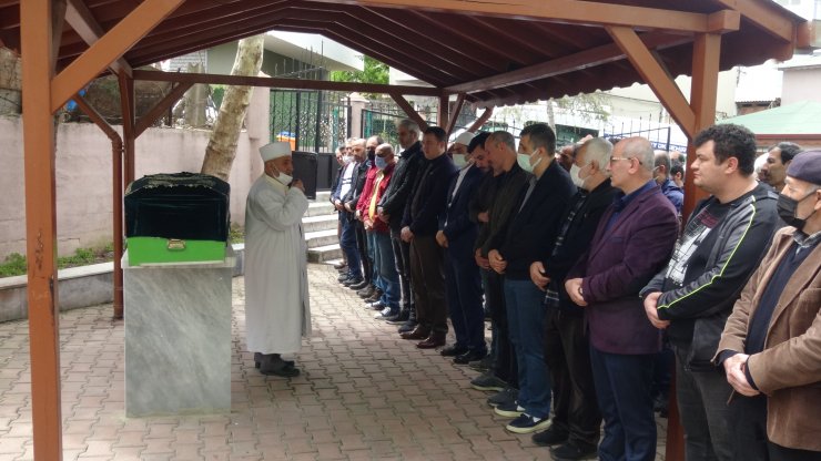 Pres makinesine sıkışan işçi öldü 