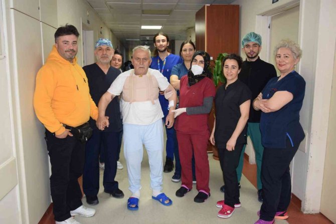 Tek seansta iki ameliyatla sağlığına kavuştu
