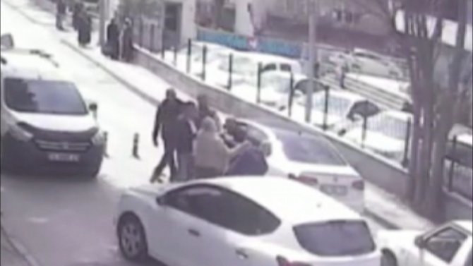 Trafikte yol boks ringine döndü