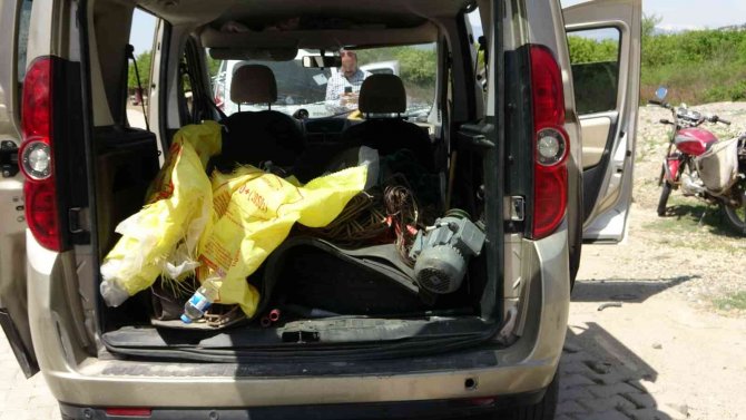 Vatandaşlar kablo hırsızlarını suçüstü yakalattı