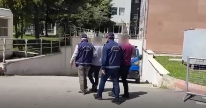 Vatandaşları 559 bin lira dolandıran sahte polis ve savcı tutuklandı