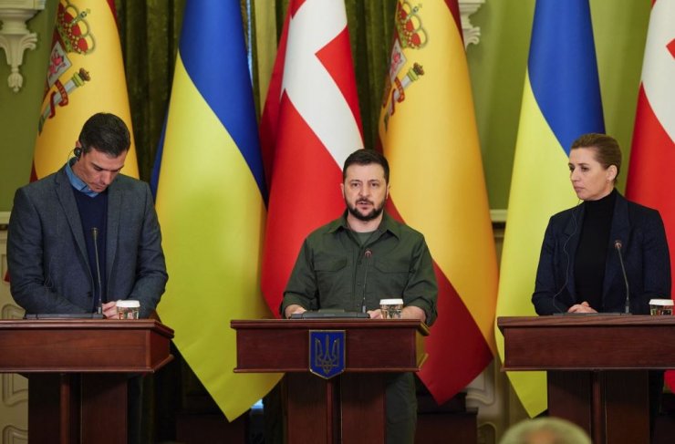 Zelenski: Bazı zaferlerden bahsedebilmek için her şeyi yapıyorlar