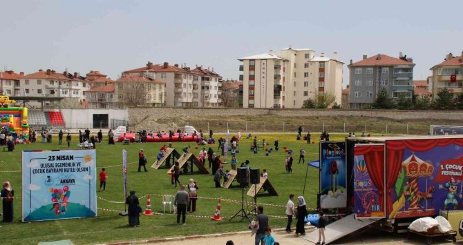 Akşehir Belediyesi’nden çocuklara bayram eğlencesi