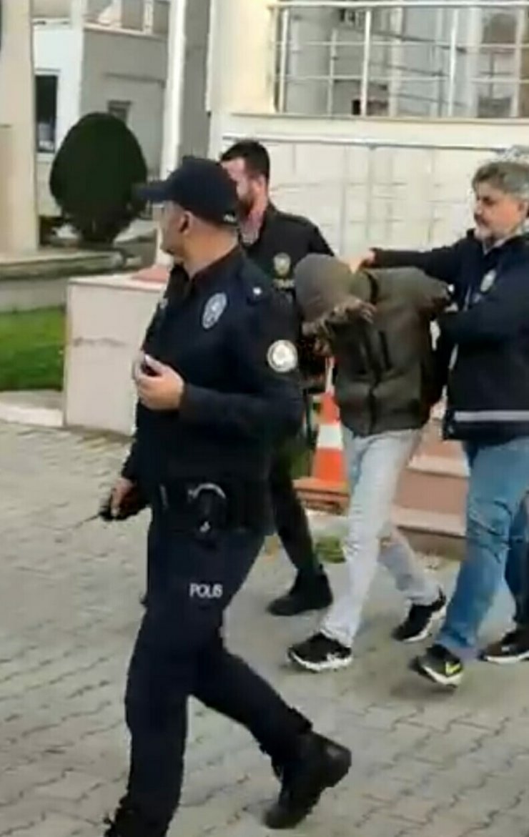 Babasını ve babaannesini dövdüğü görüntüleri sosyal medyada paylaştı, tutuklandı