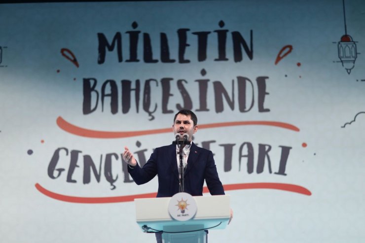 Bakan Kurum, AK Parti'li gençlerle iftar yaptı