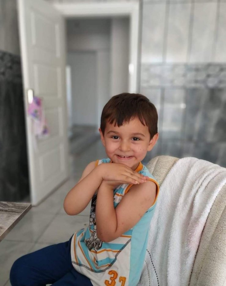 Kamyonun altında kalan minik Melih, toprağa verildi