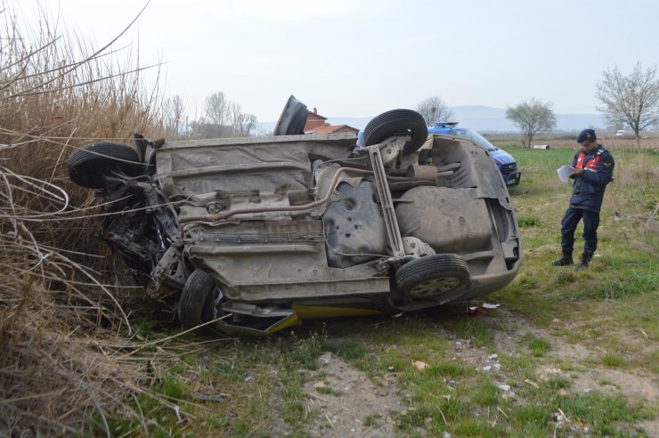 Otomobil üst geçit köprüsünden uçtu; 1 yaralı