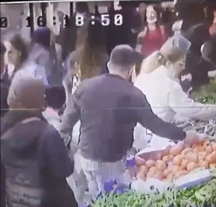 Pazarda cep telefonu hırsızlığı