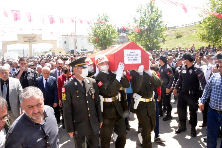 Şehit Uzman Çavuş Furkan Gök toprağa verildi