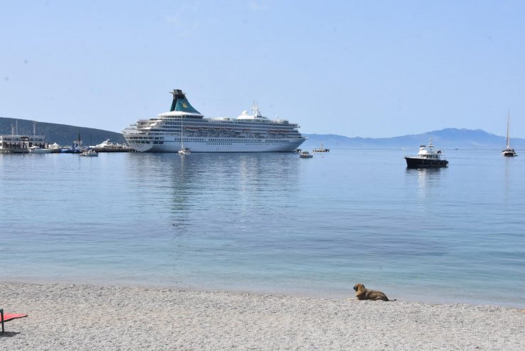 Sezonun ilk kruvaziyeri 526 turist getirdi