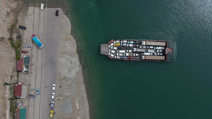 Sürücüler, feribot kuyruğu çilesinden köprüyle kurtulmak istiyor