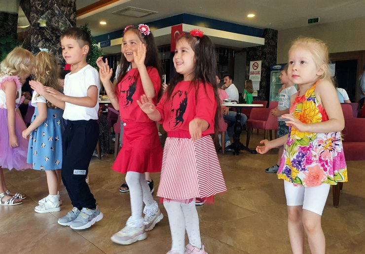 Türk, Rus ve Ukraynalı çocuklar 23 Nisan'ı kutladı