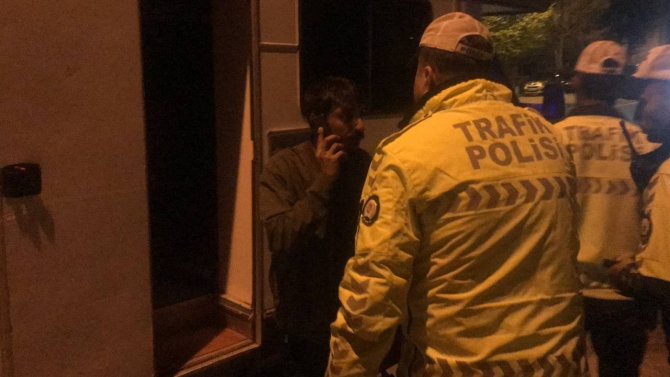 Alkolü olan karavan sürücüsü polise zor anlar yaşattı