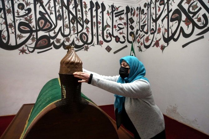 Yaşlı çiftten örnek davranış