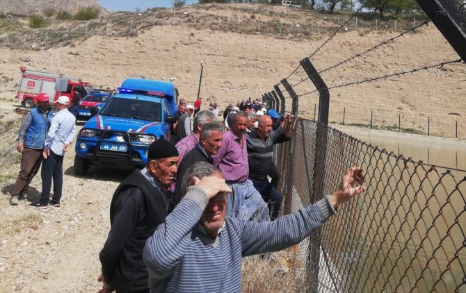 Sulama kanalına düşen çiftçi aranıyor